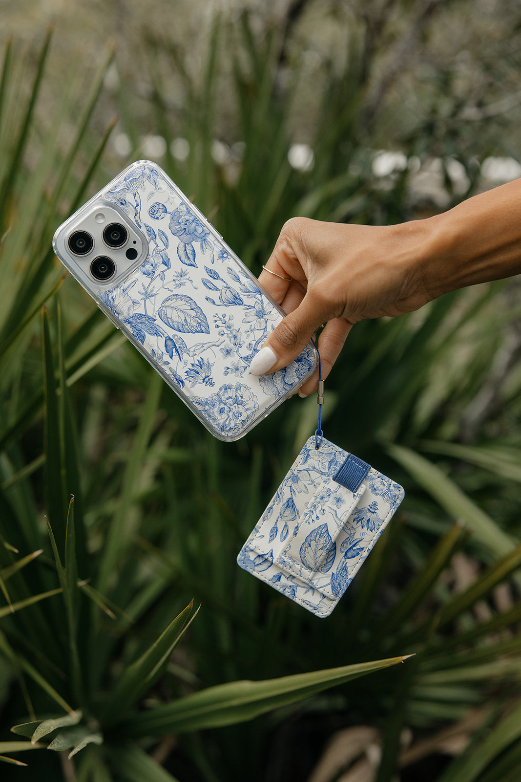 Blue Willow Magnetic Case - Buttercup Lynne Boutique
