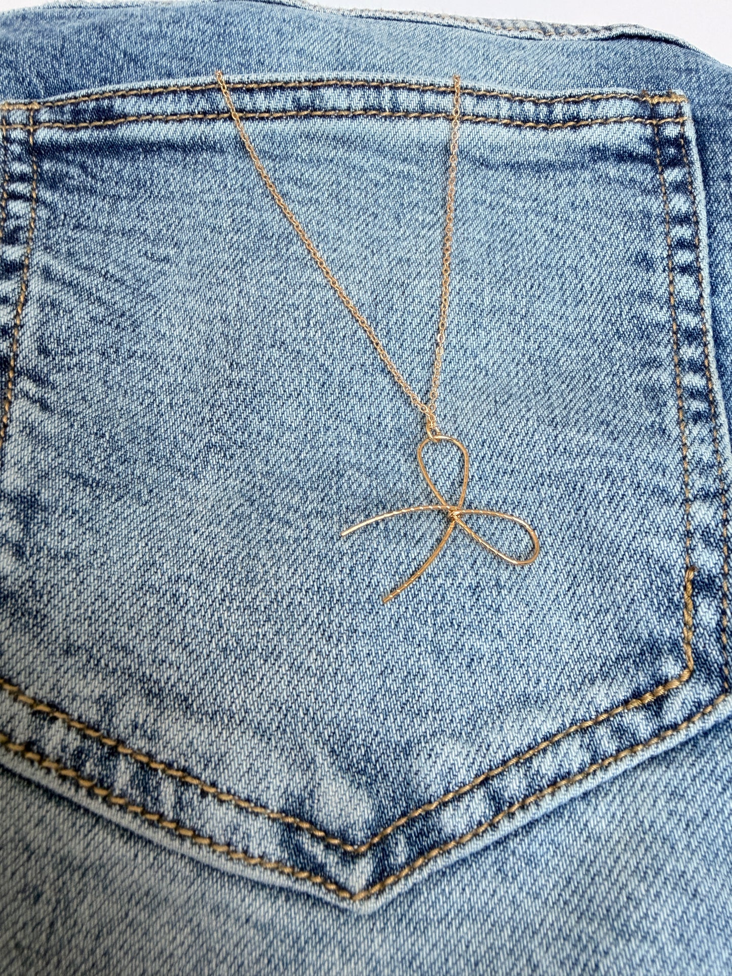 G Bow Thin Chain Necklace