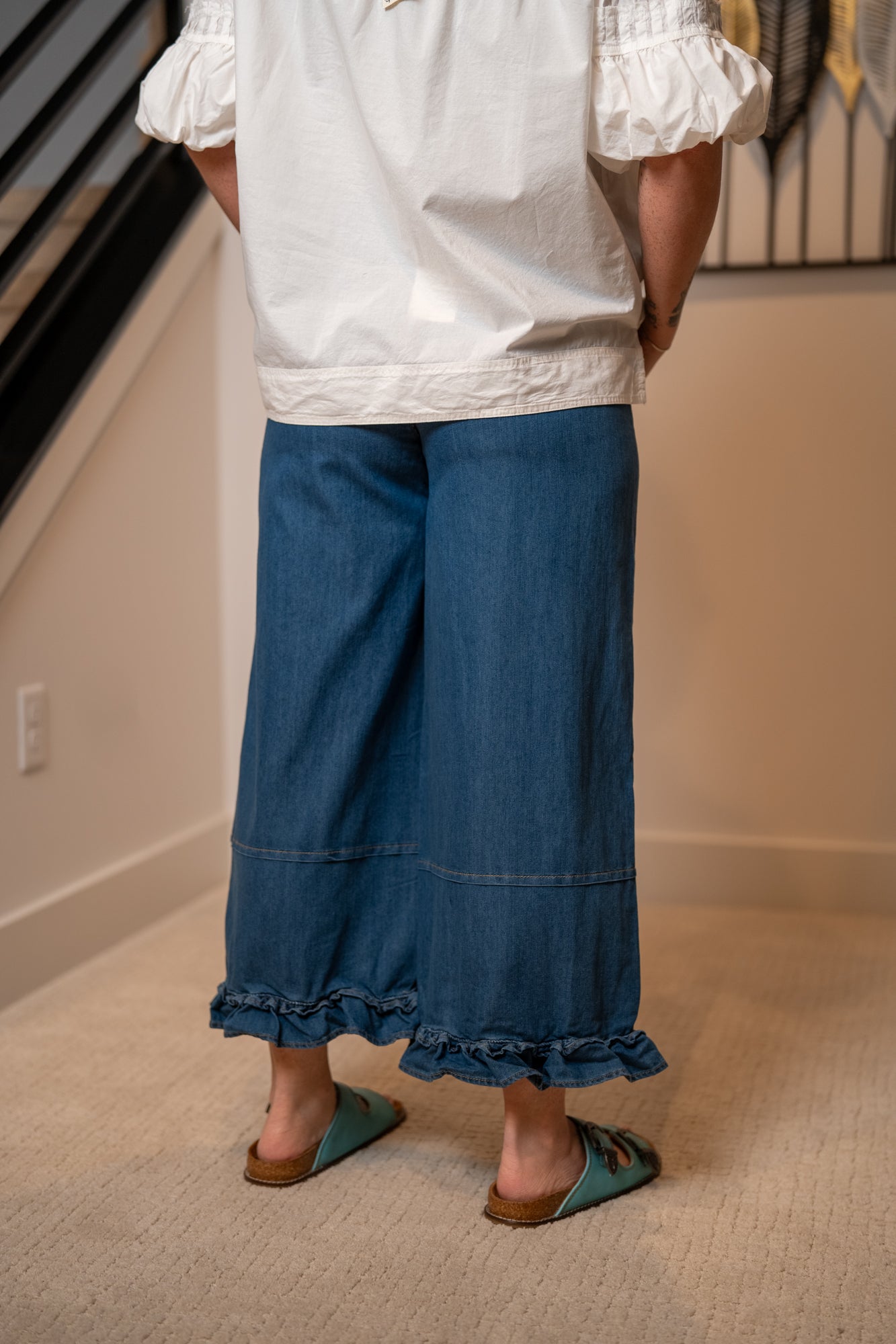 Easel Ruffle Bottom Twill Pants