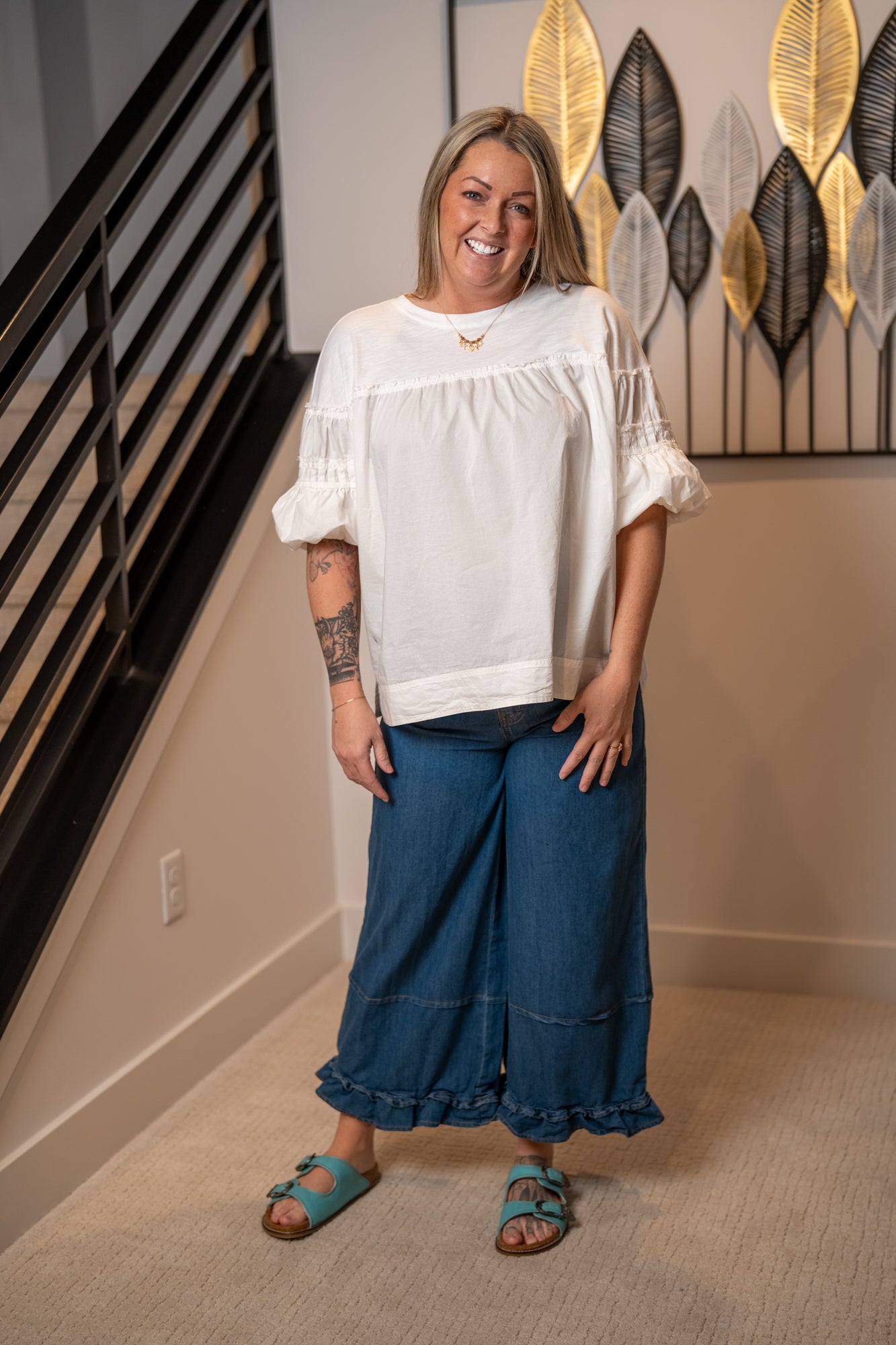 Easel Ruffle Bottom Twill Pants