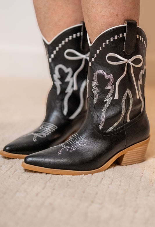 MiiM Zeta Bow Embroidered Western Boots – Black