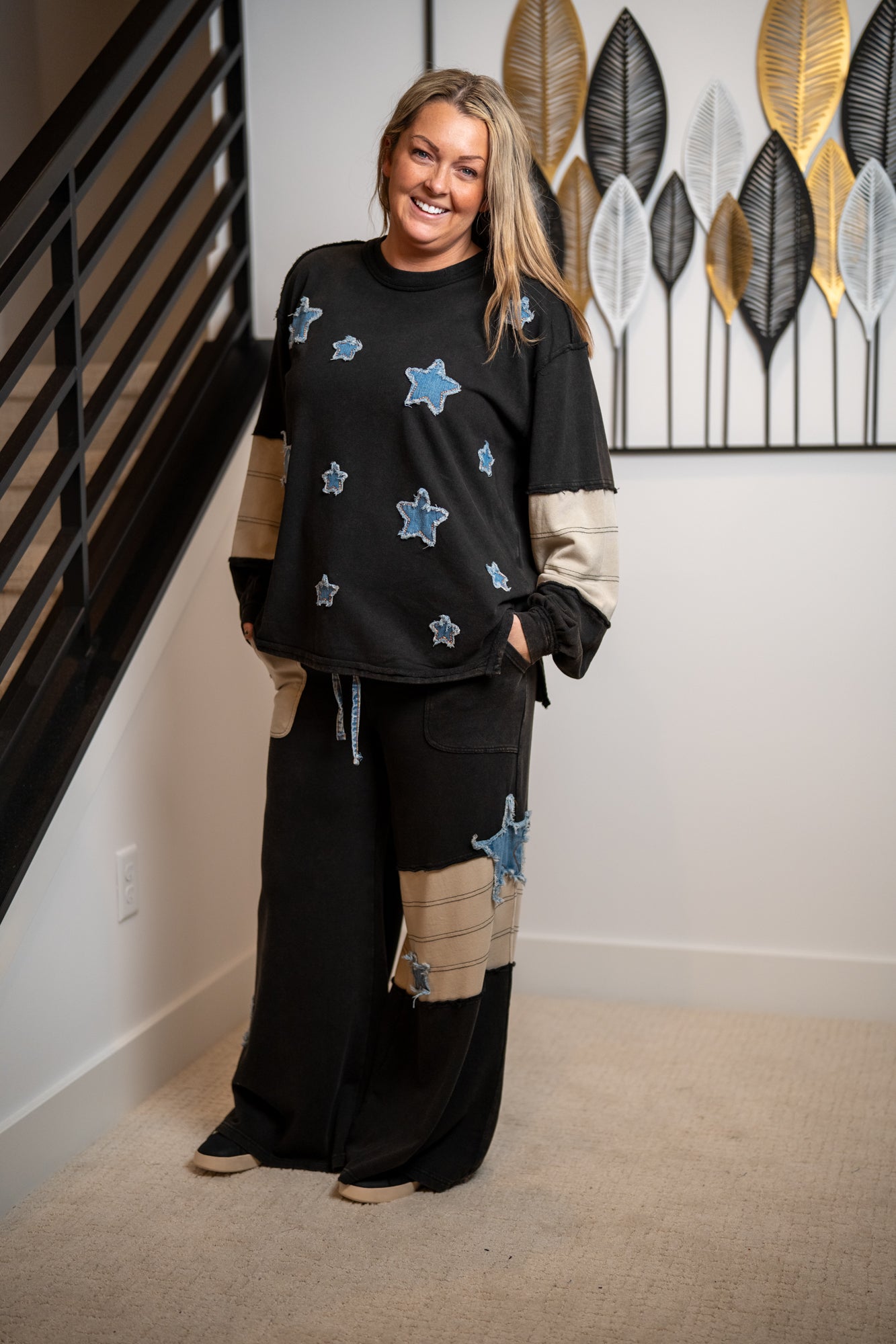 Easel Star Patch Pullover